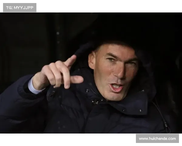 从技术与荣誉双维度全面评估齐达内职业生涯巅峰时期表现 从技术与荣誉双维度全面评估齐达内职业生涯巅峰时期表现